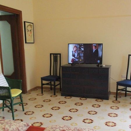 Resort Giardino Degli Aranci - Casa Lisca บาโรนิสซี ภายนอก รูปภาพ