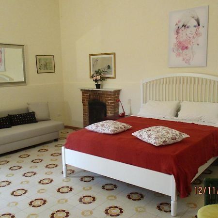 Resort Giardino Degli Aranci - Casa Lisca บาโรนิสซี ภายนอก รูปภาพ