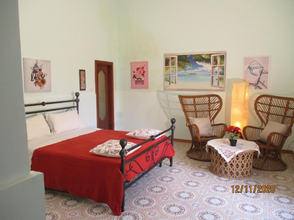 Resort Giardino Degli Aranci - Casa Lisca บาโรนิสซี ภายนอก รูปภาพ