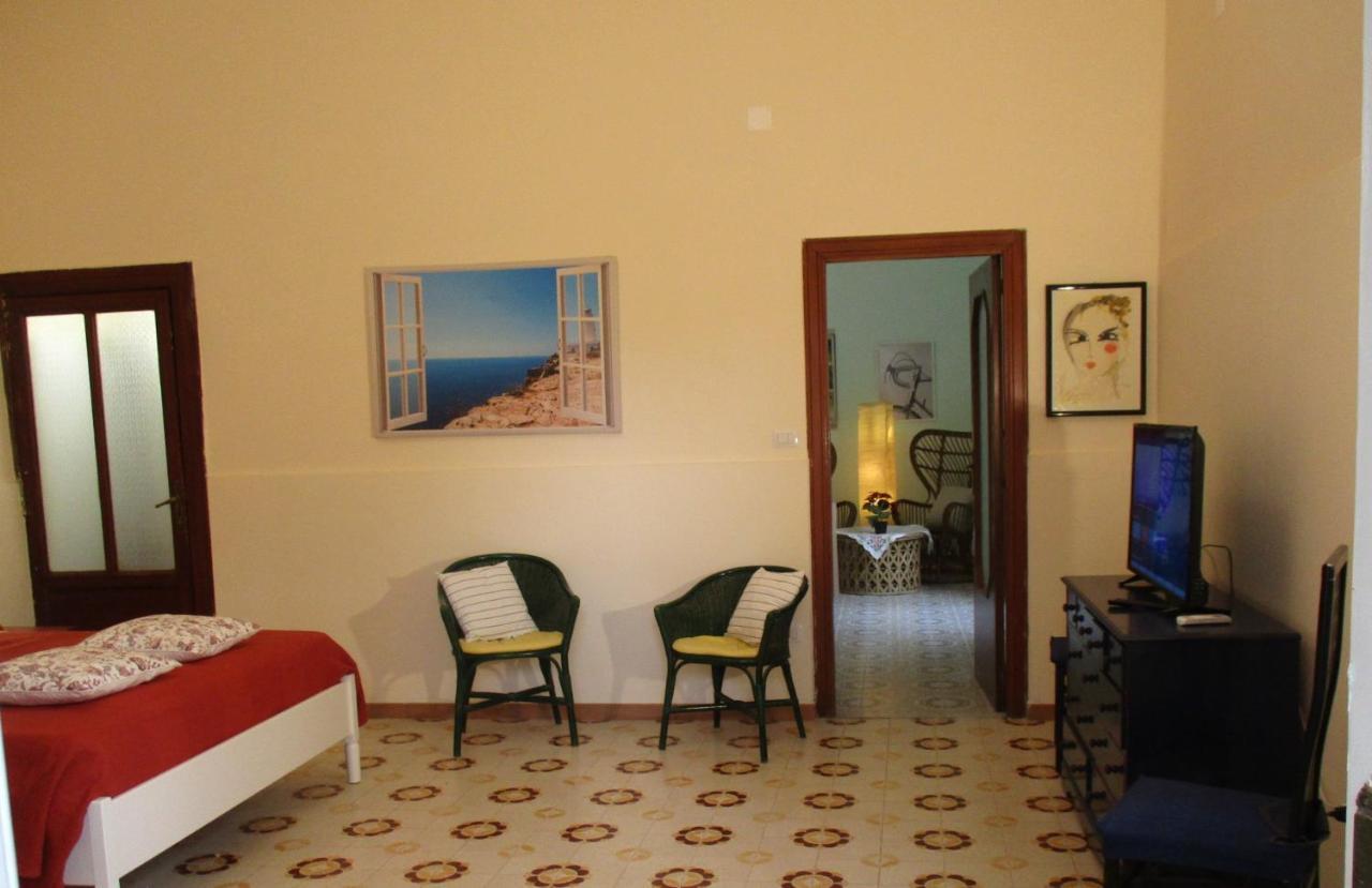 Resort Giardino Degli Aranci - Casa Lisca บาโรนิสซี ภายนอก รูปภาพ
