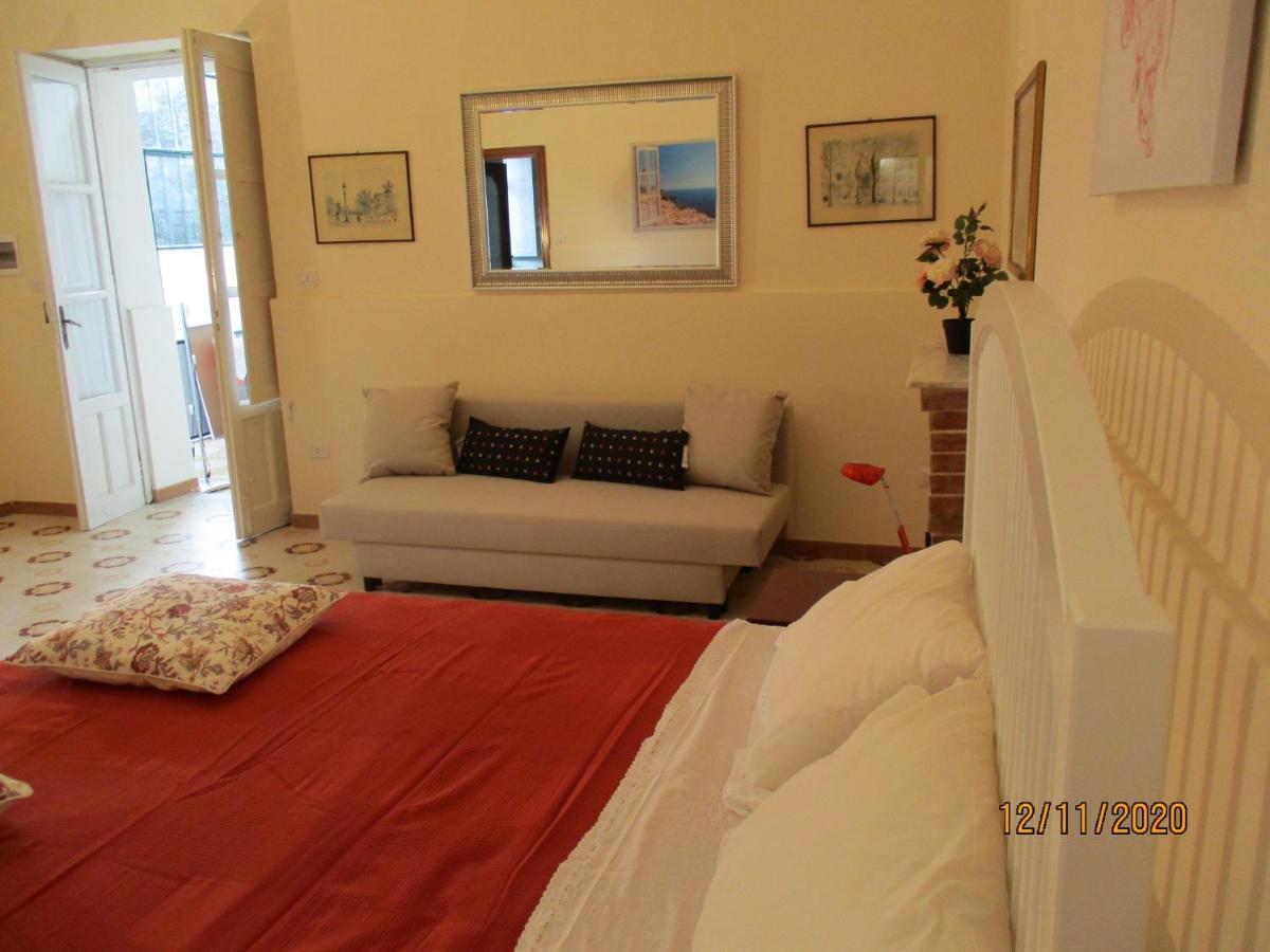 Resort Giardino Degli Aranci - Casa Lisca บาโรนิสซี ภายนอก รูปภาพ