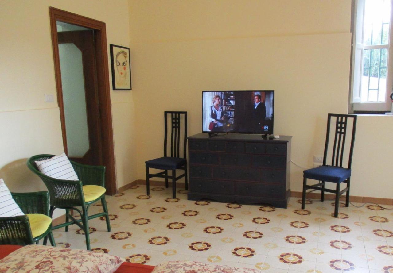 Resort Giardino Degli Aranci - Casa Lisca บาโรนิสซี ภายนอก รูปภาพ